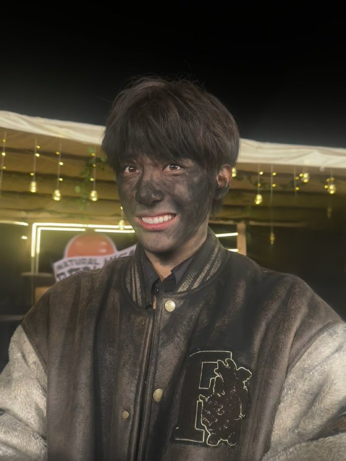 王安宇这小脸黑的，是被炮轰了吧演傻子真有一套