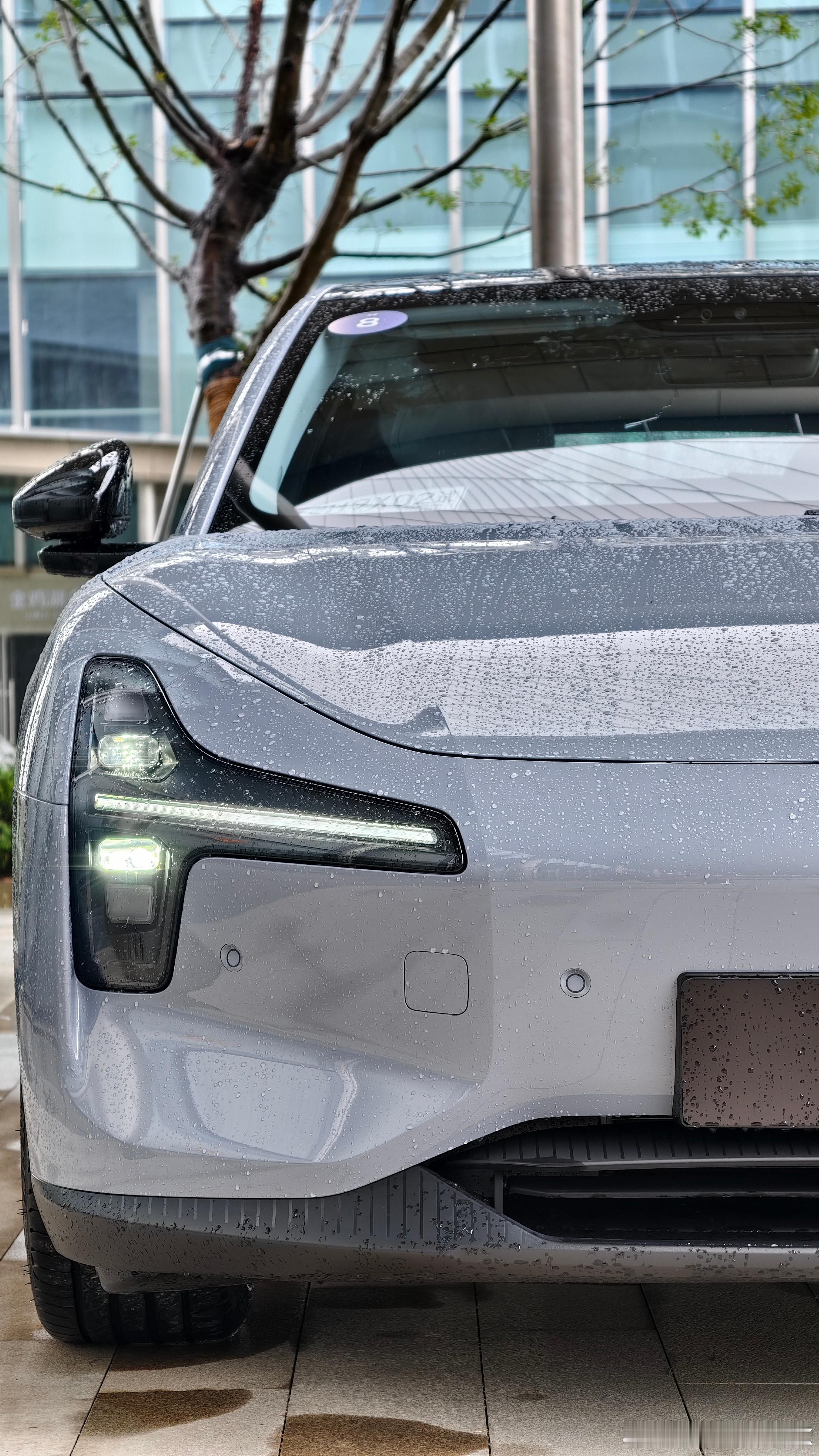 下雪天智能驾驶表现如何超级车主今年去苏州试驾小鹏MONAM03正好赶上大雨，