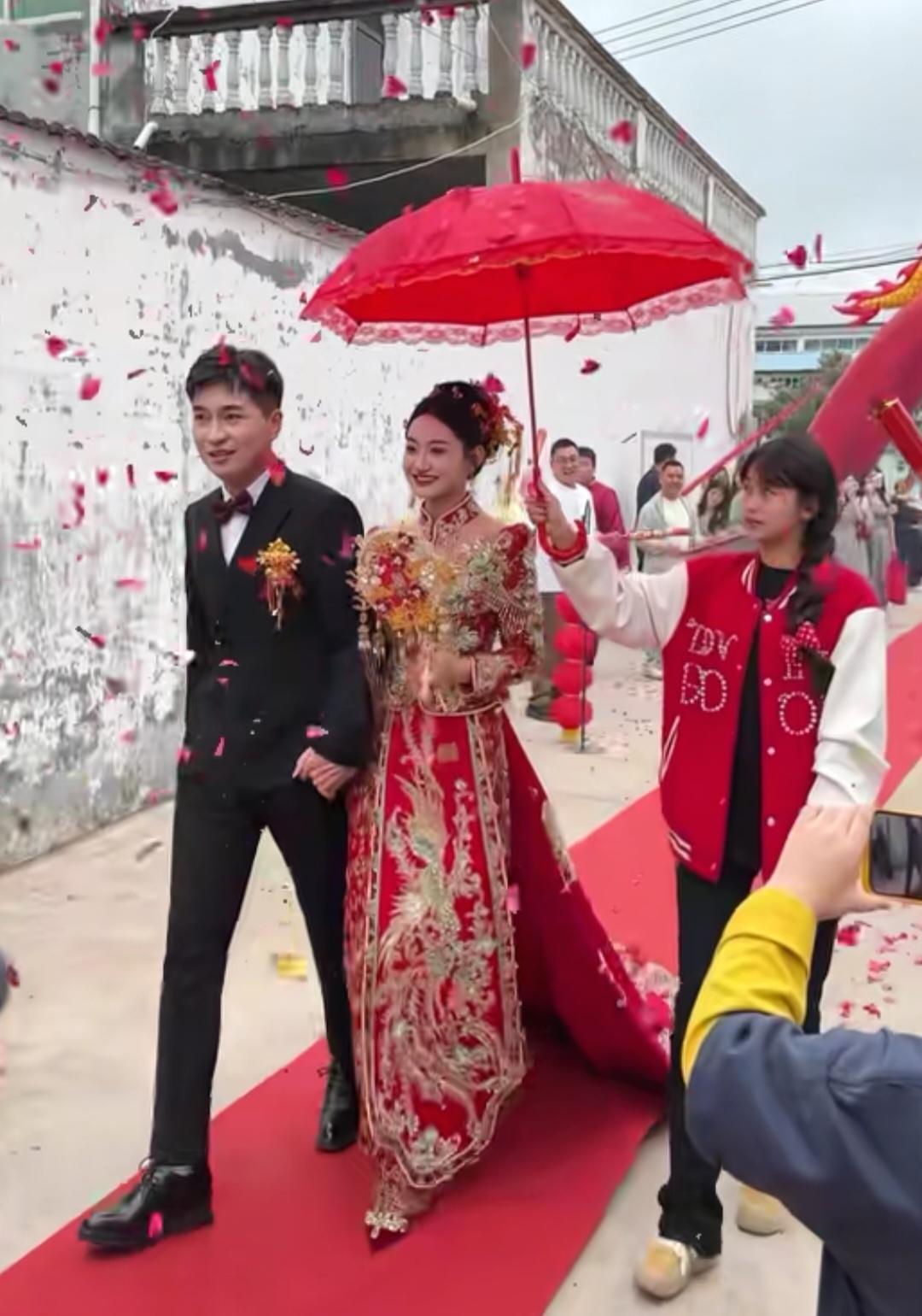 打工十年钱才够娶媳妇？这句话在网上听一个网友说的，他说他在五金厂上班，月收入45