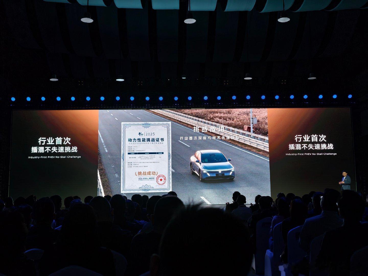 日产N6做了一次亏电状态跑高速测试，平均车速超160km/h，跑2小时，还对电池