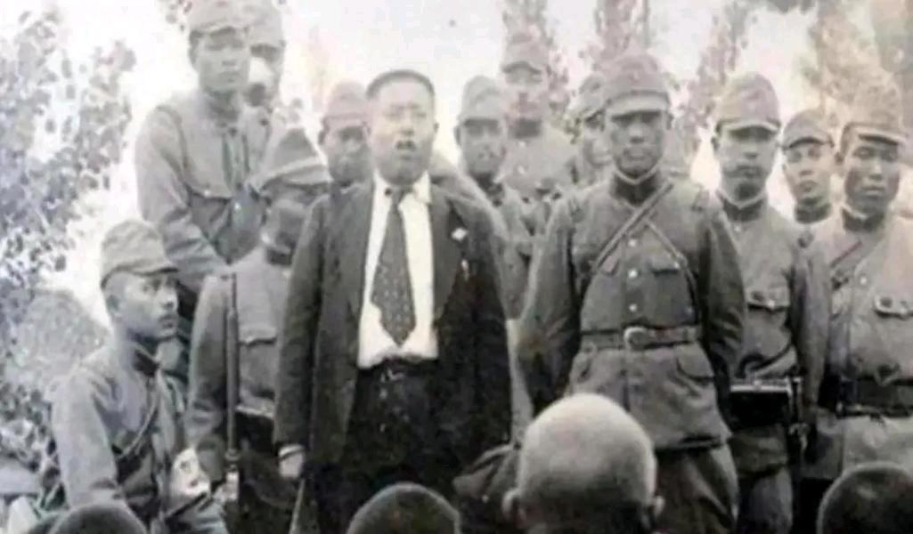 1937年，汉奸吴长友为讨好日军小队长松井，竟将二姨太献了出去。不料松井瞥过二姨