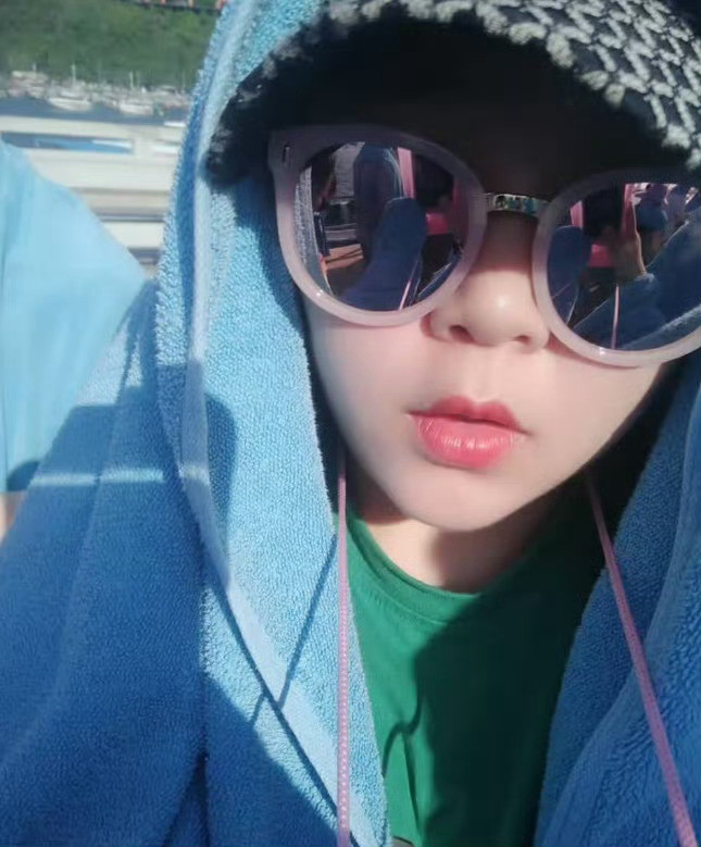 昨晚凯西杯Axx队淘汰了老板队，老板队直接一轮游，起了一点小节奏。因为一开始雕哥