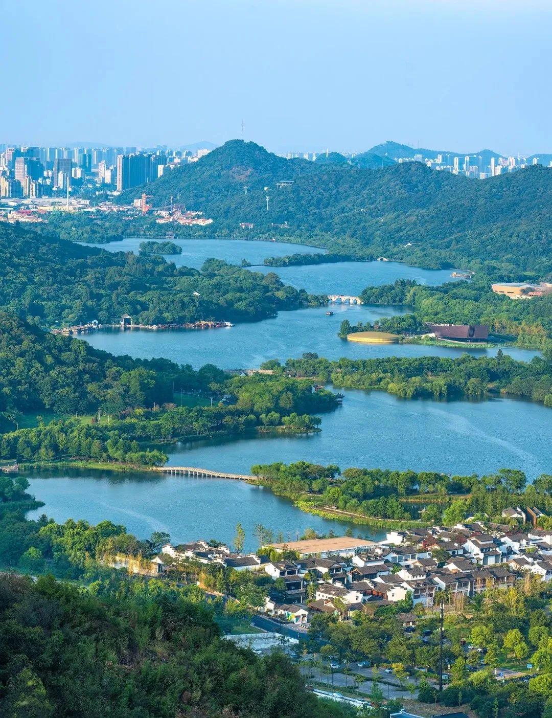 高二学生拿着高三的试卷，一道题做了一个多小时都没做出来，孩子还在那儿死磕，我认为