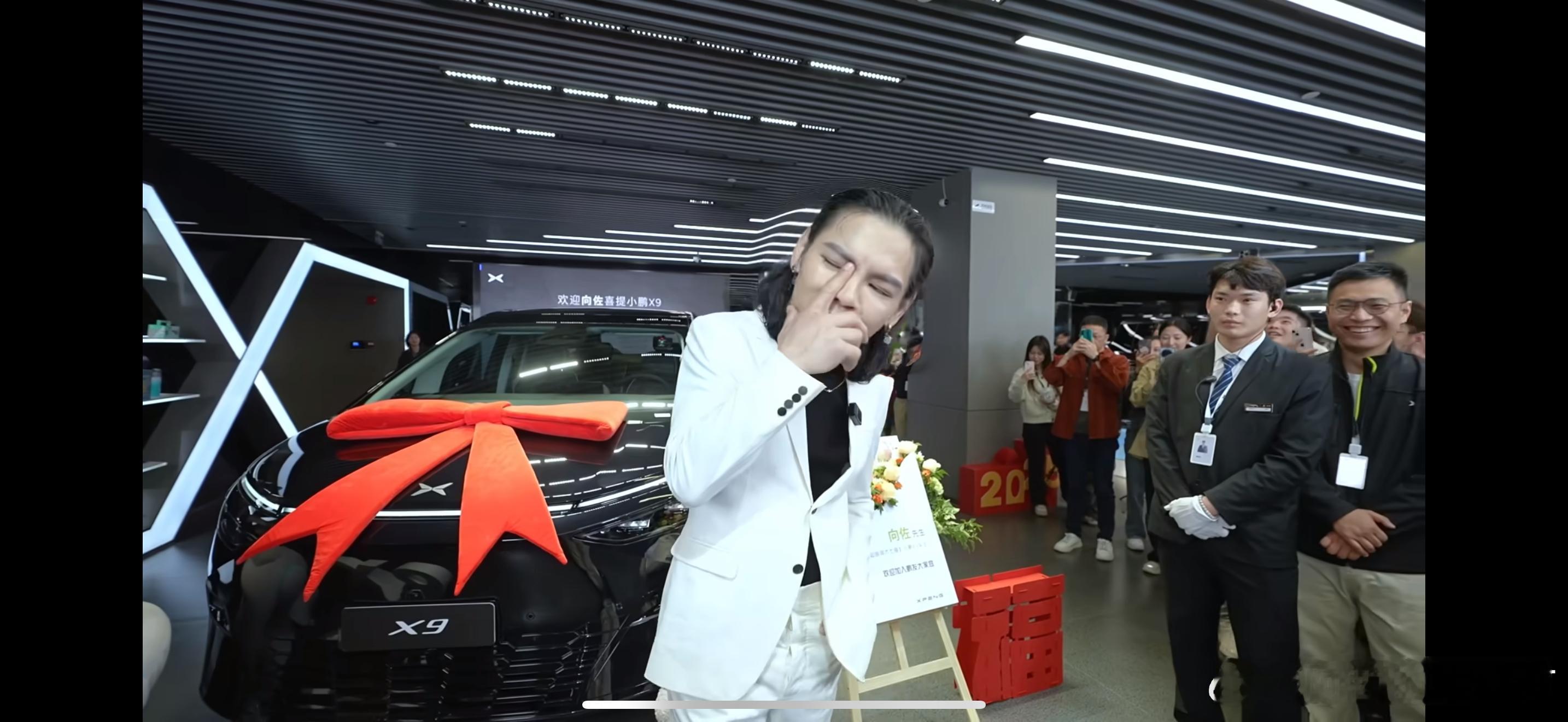历史上太多明星输在了赌字之下之前小鹏X9在香港活动上还邀请了向佐并且成为了车主这