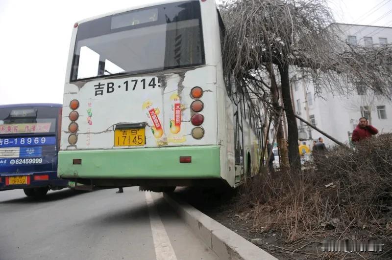 刹车失灵时速115狂奔490公里司机发声刹车失灵时速115狂奔490公里，司机