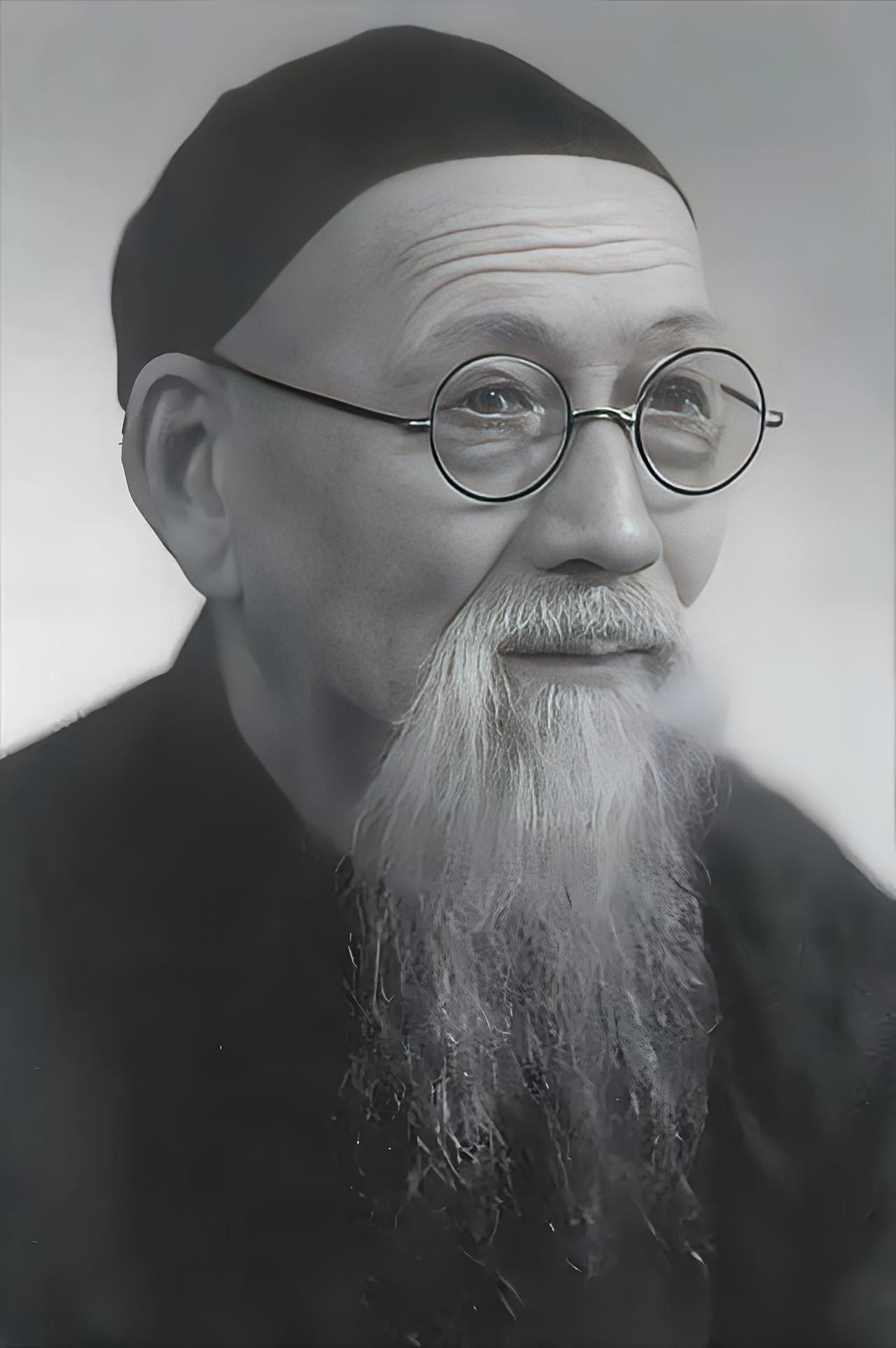 1931年，宋美龄陪母亲游杭州，半个月挥霍了一万三千多块大洋。账单送到浙江省政府