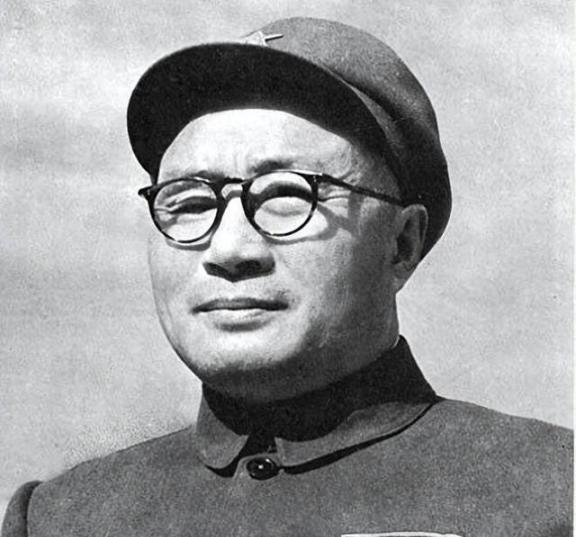 新中国成立后，毛主席想让刘伯承担任总参谋长，但是，刘伯承婉拒了，说：“总参谋长我
