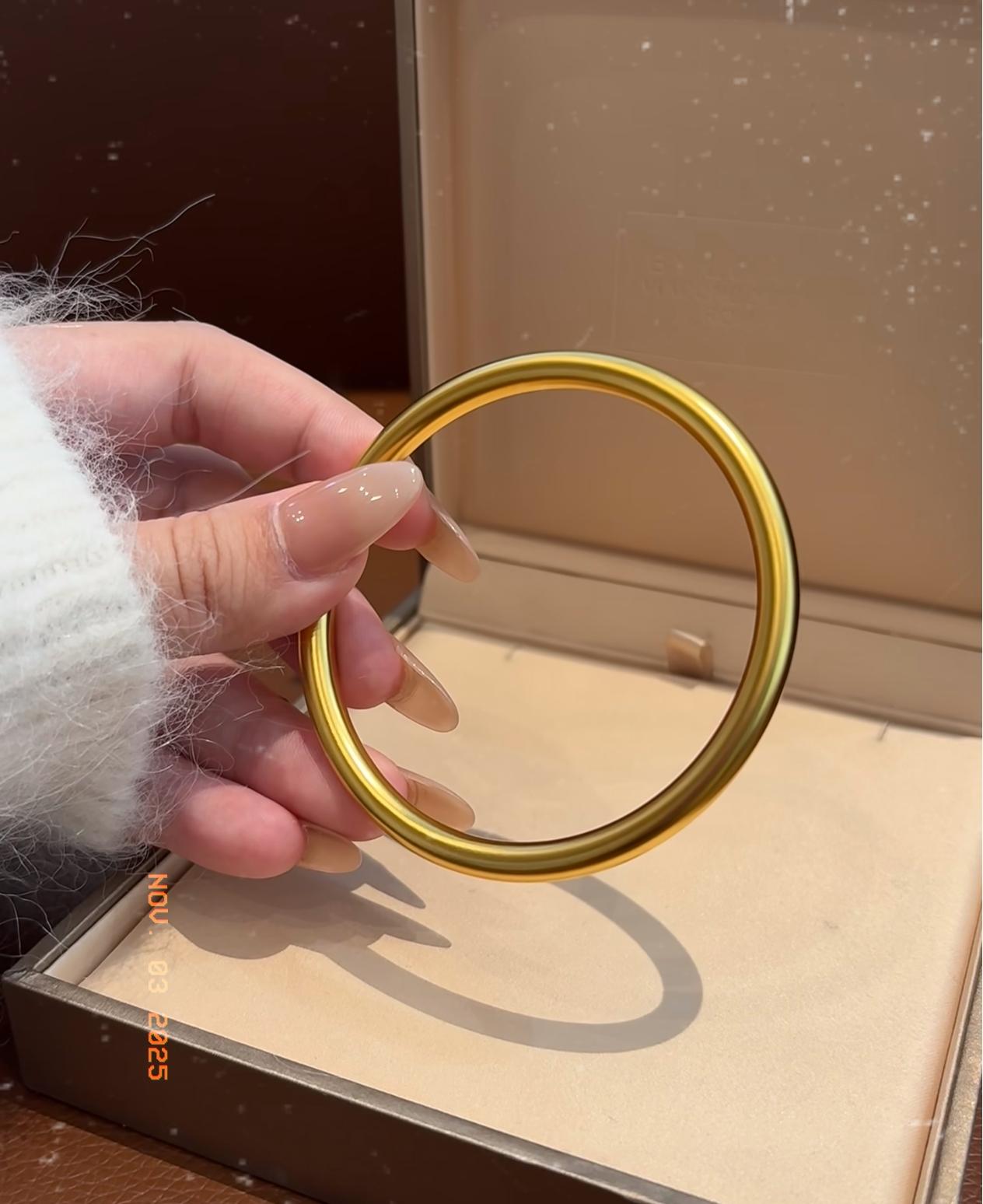 11月3日的金价彻底失控了！100克的金镯子随便一问就是11万，这哪里是日常佩