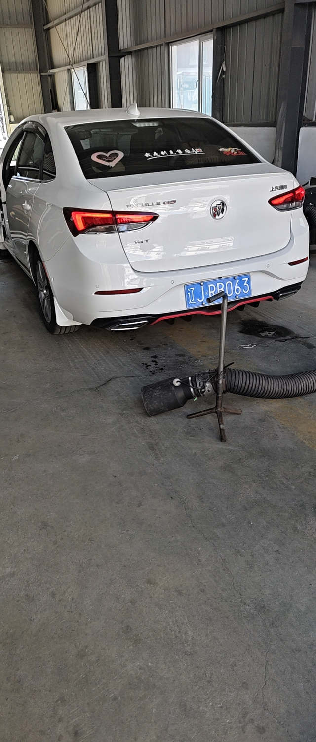 第一次检车小白陪伴6年了，跑了41000公里，上线检车了！你的英朗陪你几年了！