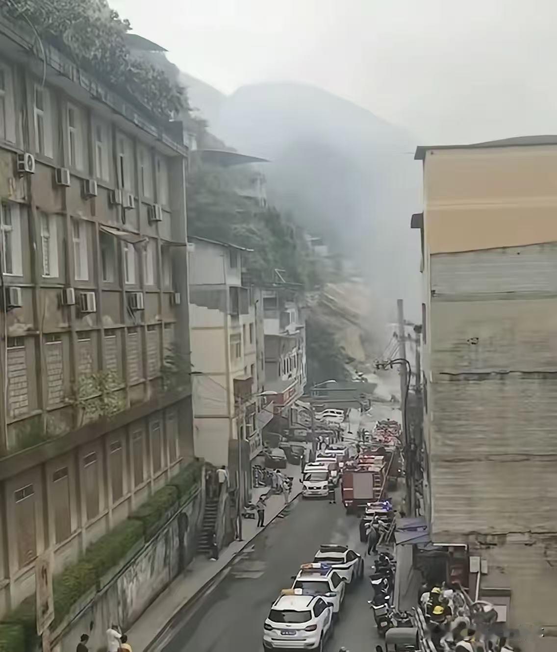 最担心的事还是发生了。7月17号早上8点，重庆彭水汉葭街道，一个社区网格员在