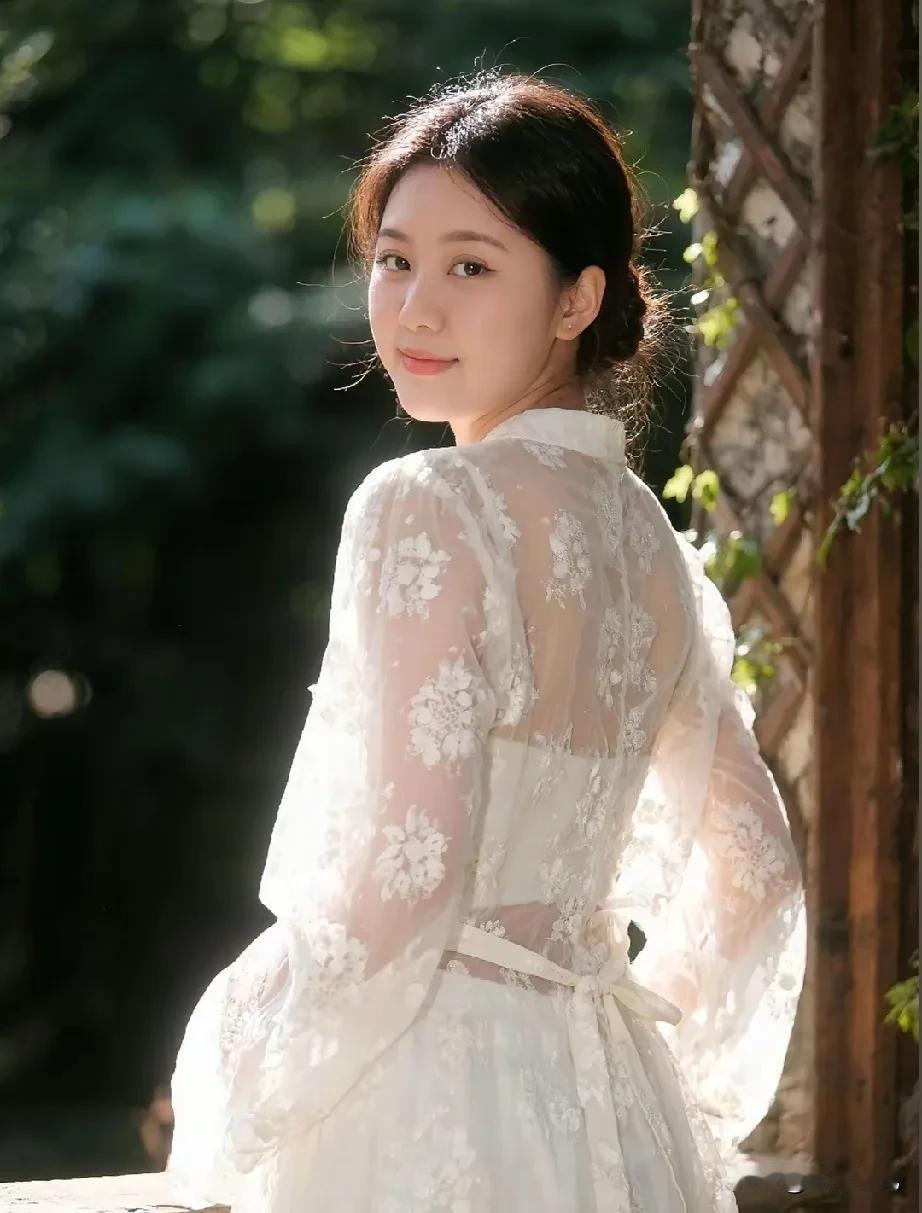 女人永远值得深思的几个问题第一想脱你衣服的人很多，想给你买衣服的人有吗？