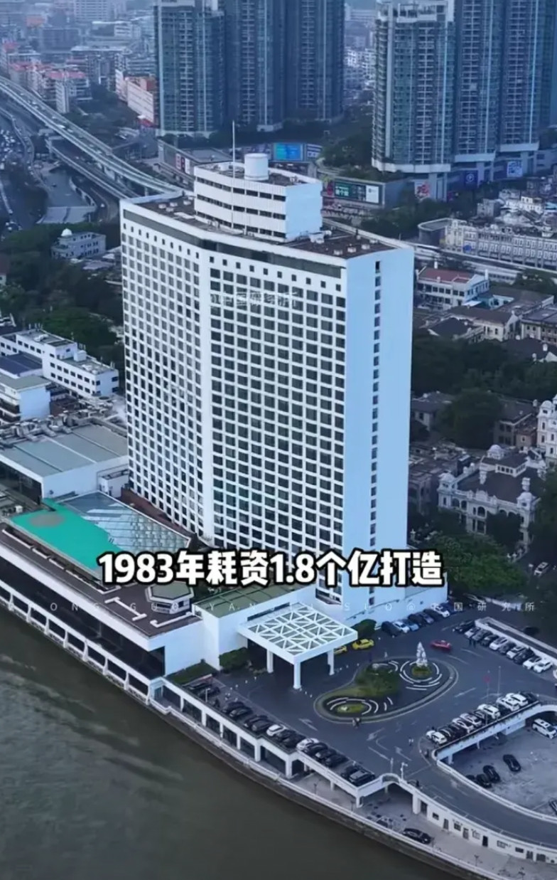广州白天鹅宾馆，中国第一家中外合作五星级宾馆，位于广东省广州市荔湾区沙面南街1号