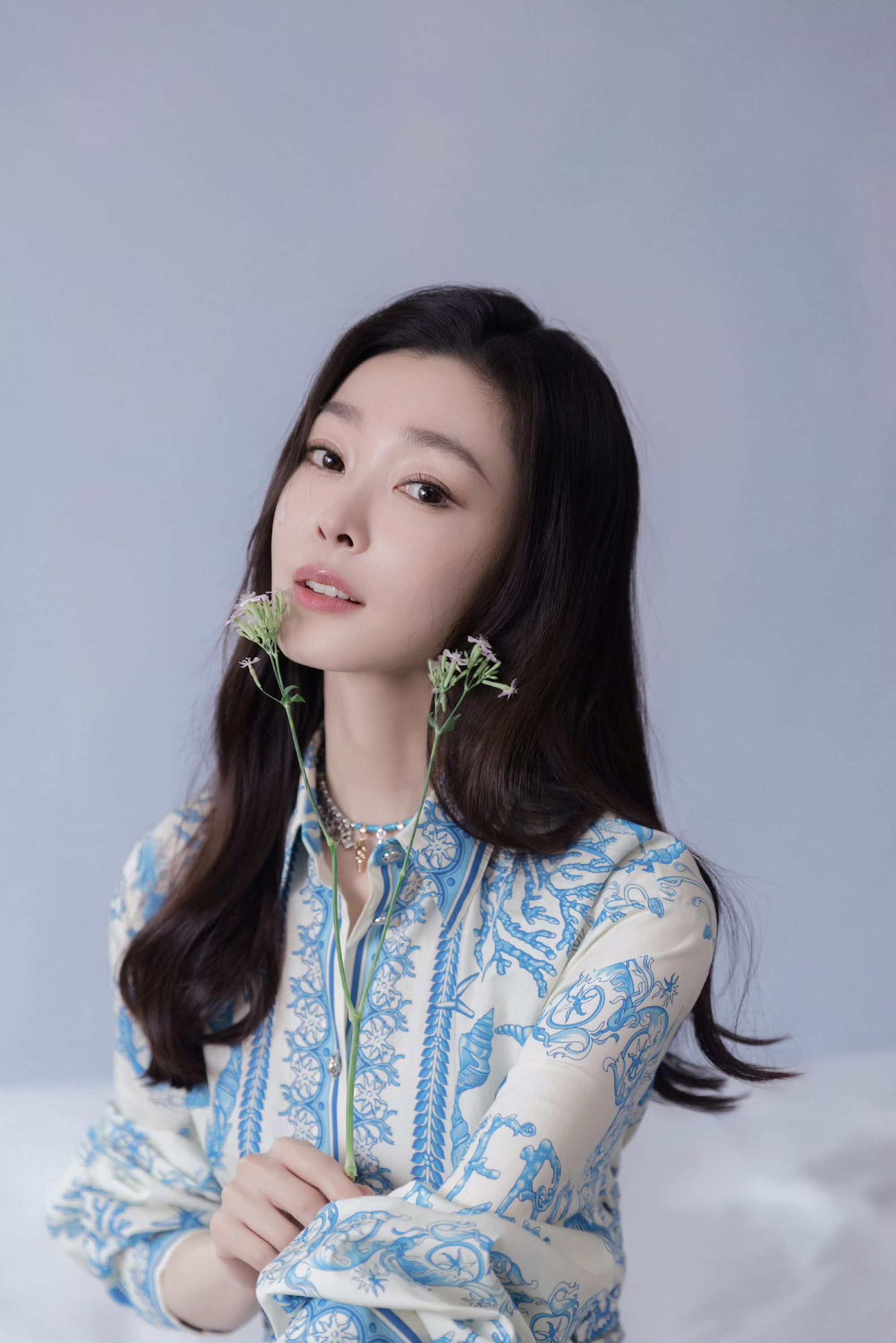 老王迷上了广场舞，跳了两天挨了三次打。这事说来也怪，老王退休后闲不住，看小区里