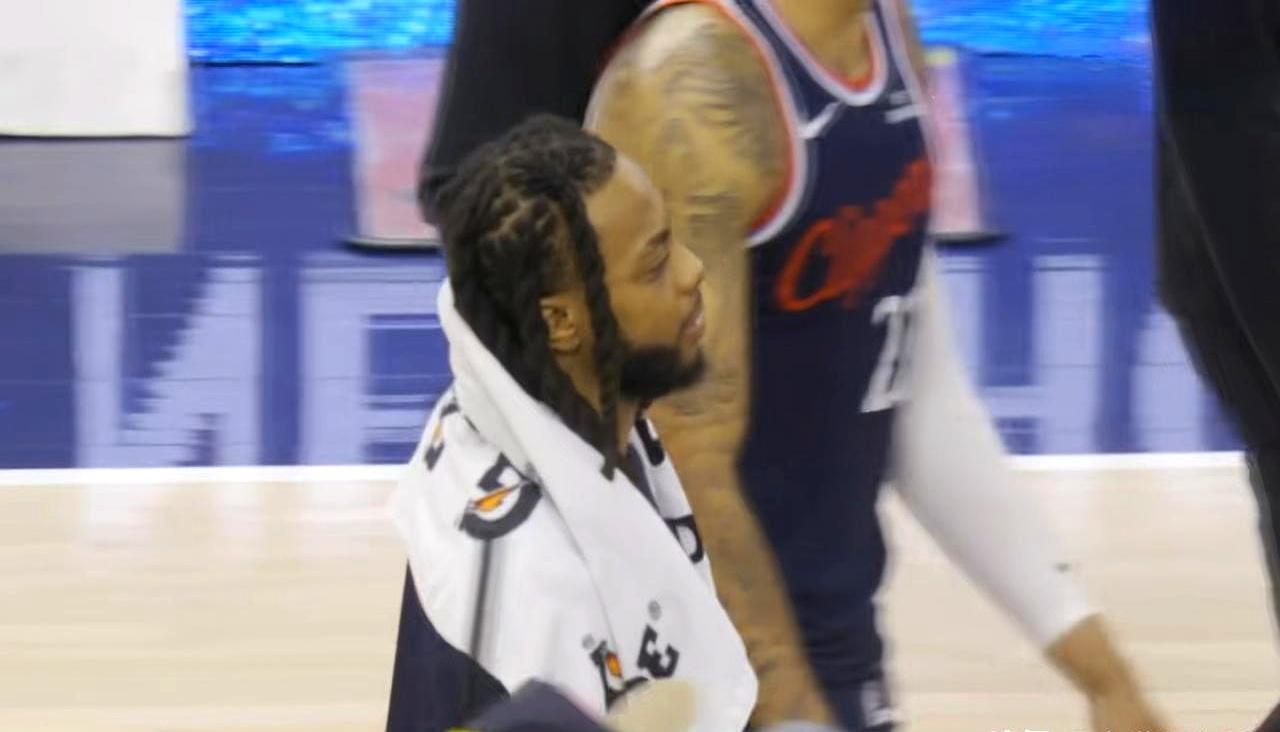 加兰把汗透的球衣甩在板凳上，转身直勾勾盯着泰伦卢交出底牌，这句话直接让快船彻底忘