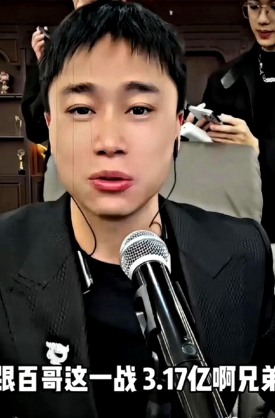 当刘二狗把天津李四、巴扎黑等快手头部聚到一场时，台下以为是王炸，结算出来，只卖了