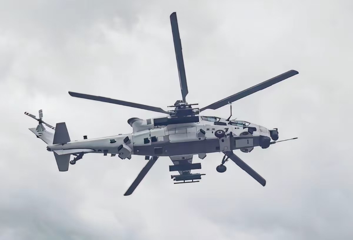 重型武直新图，白色底漆涂装颜值更高、更像“阿帕奇”了！近日，被军迷称之为“Z-2