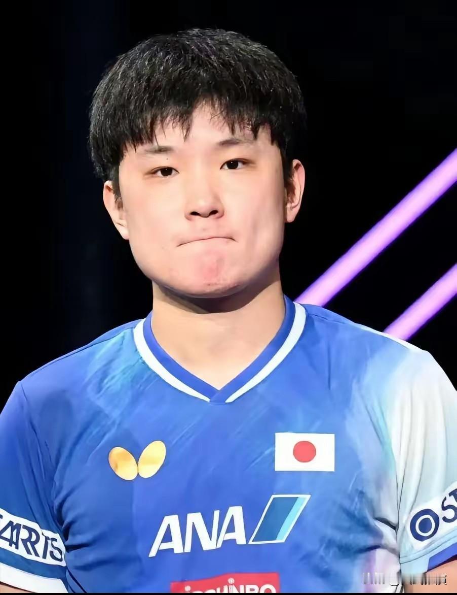 麻烦了，张本智和引用高市早苗言论惹祸上身，网友喊话东哥快来教训他。张本智和拿