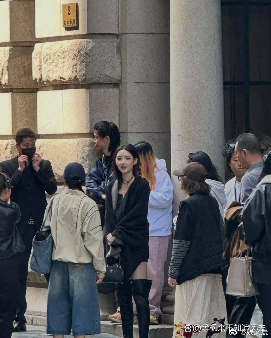 谁在外滩碰到王玉雯了！本人高挑纤细，长相亮眼，站在人群里格外惹眼，气质太突出。