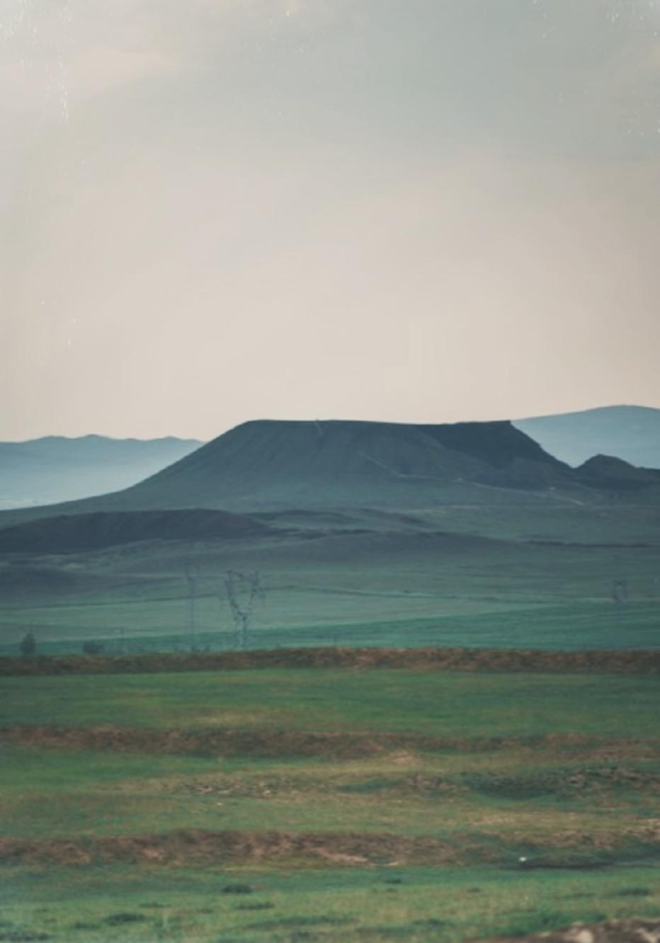 马斯克语出惊人：“你现在拼命攒钱，就跟原始人攒一堆贝壳没区别。未来的财富单