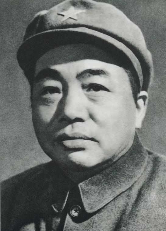 1978年12月，彭总的原秘书綦魁英（1929-2024）、警卫参谋景希珍（19