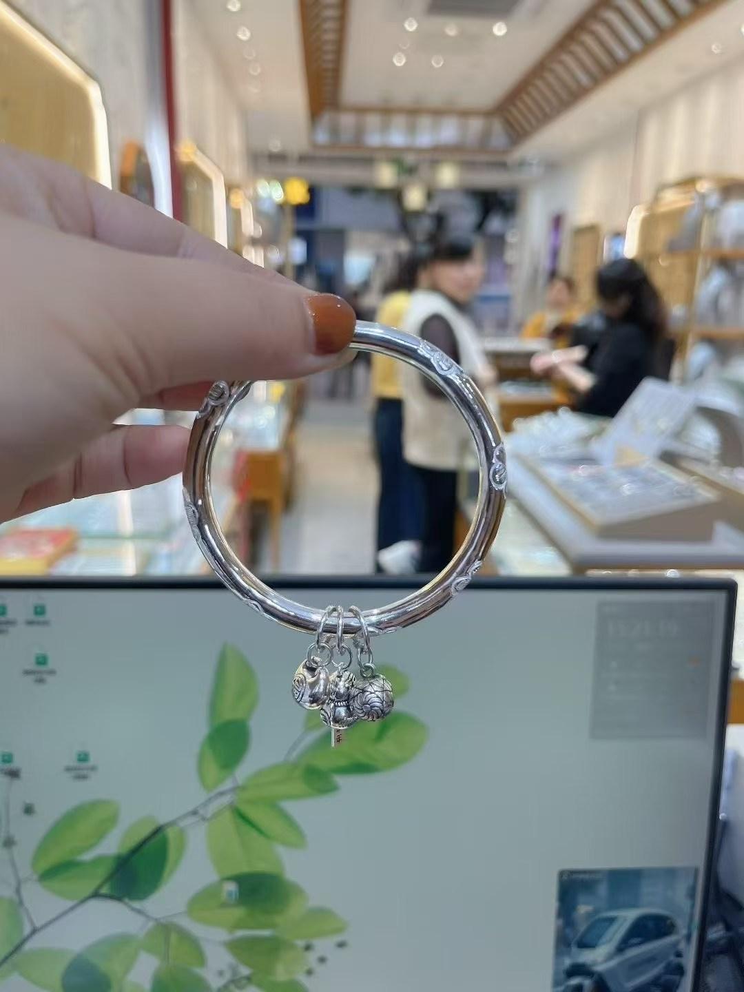 老了以后，才知道：1.第一：舅舅再不好，也比叔叔亲。2.第二：姨再不好，也