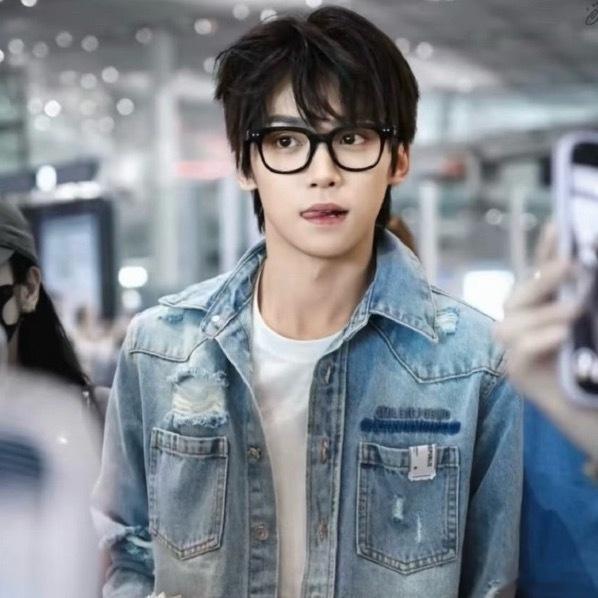 我就说这衣服怎么这么眼熟
