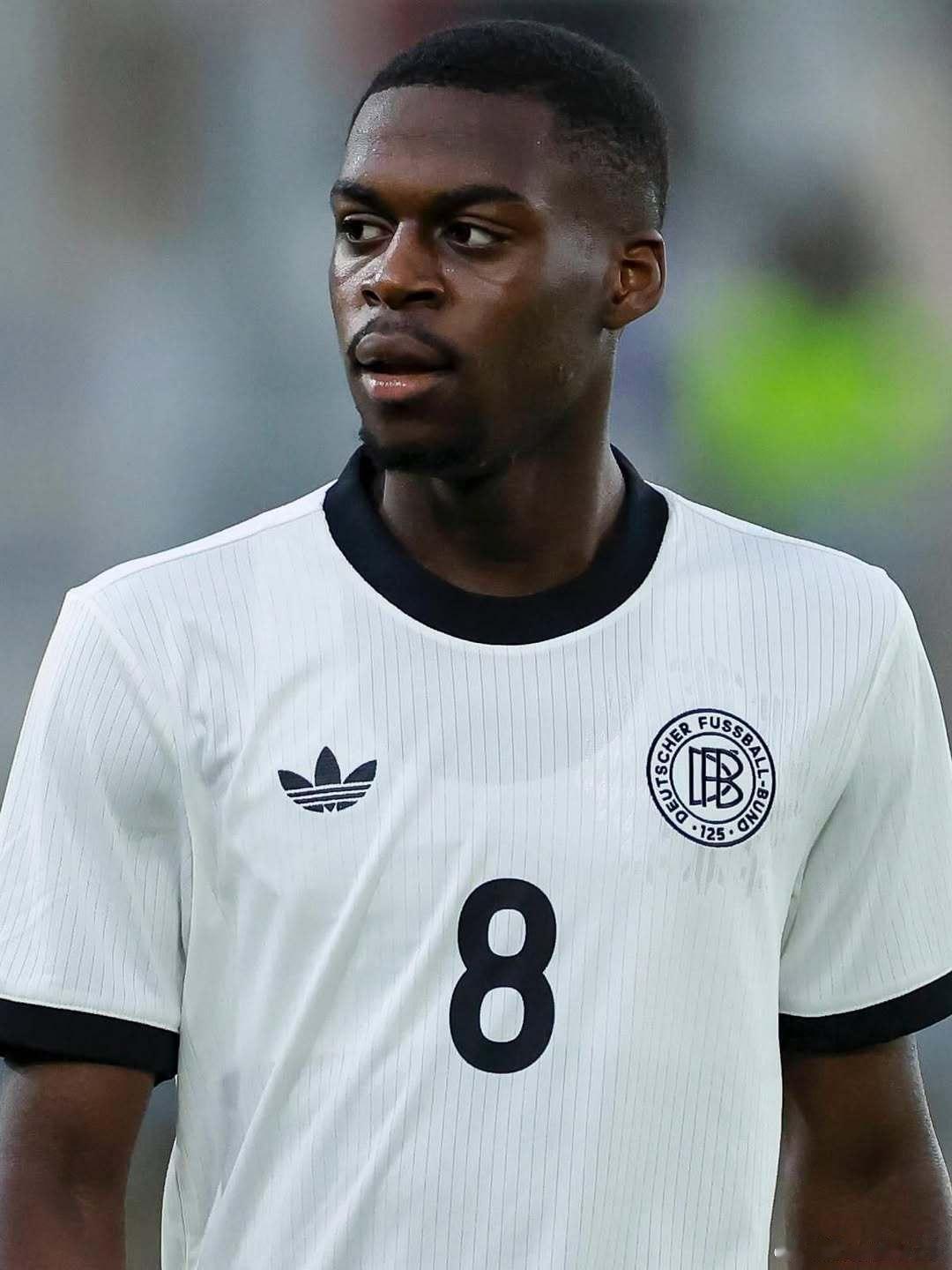 🚨🚨🚨［Sport1］：拜仁慕尼黑認為他們下個賽季的中場陣容，已經足夠強