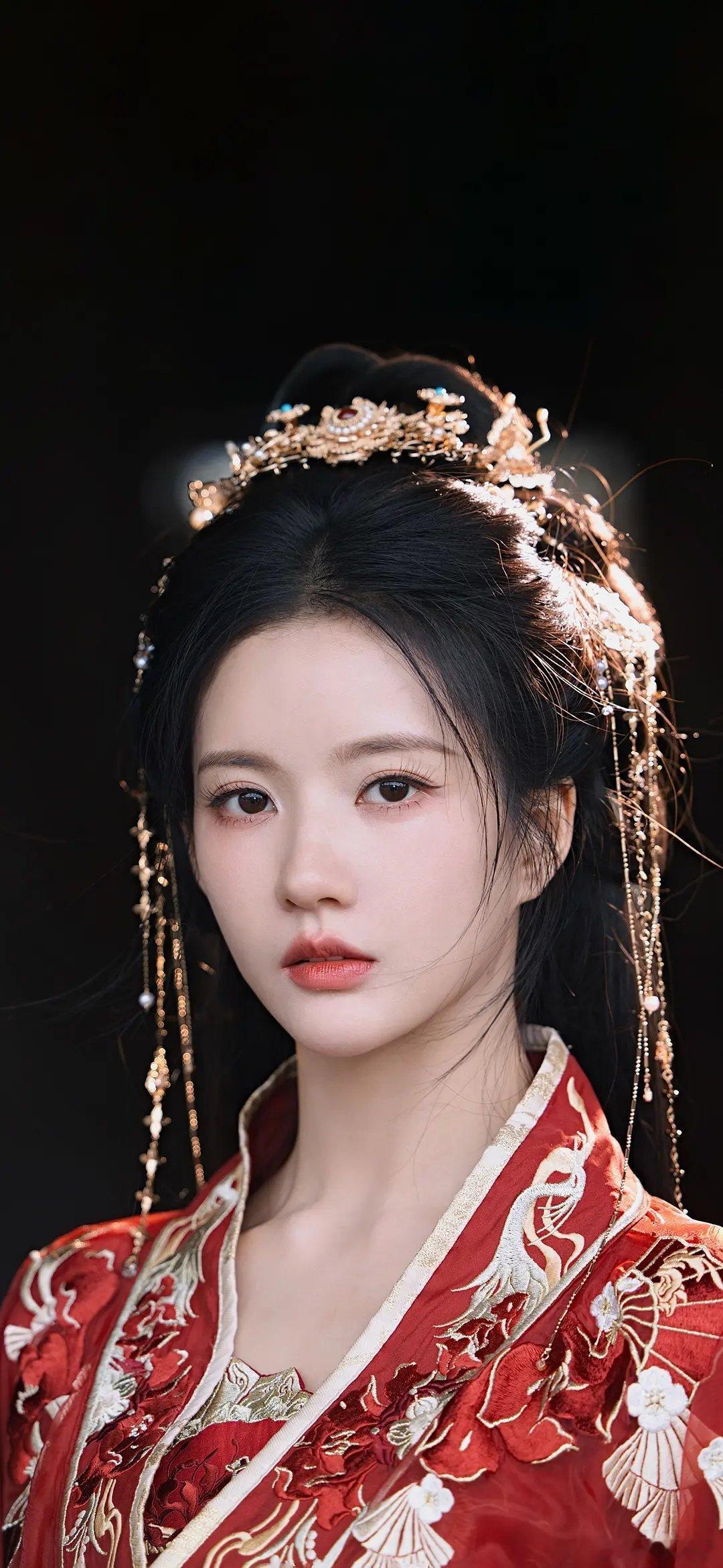 剧里没有大美女感很难营销起来诶，但是刘些宁脸确实蛮漂亮的