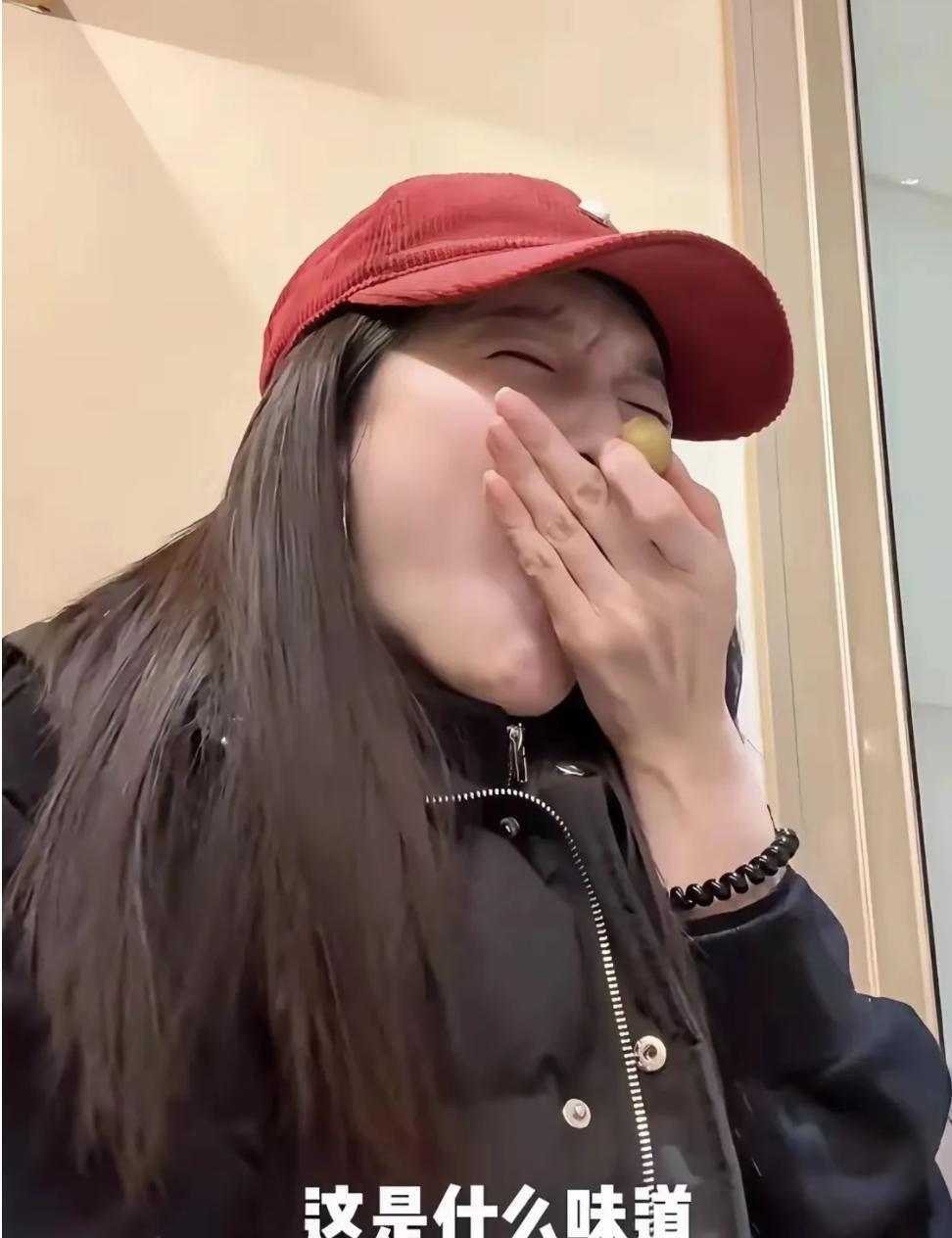 不惧流言！江疏影贵州大快朵颐火锅，素颜状态惊艳众人近日，网络上关于江疏影“国外
