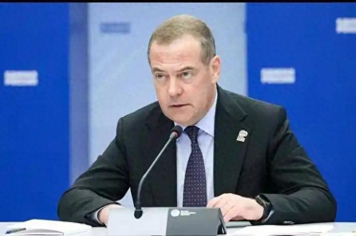 英国把自己的军事基地公开告诉了俄罗斯，俄罗斯为什么不敢打？说白了，俄罗斯不是不想