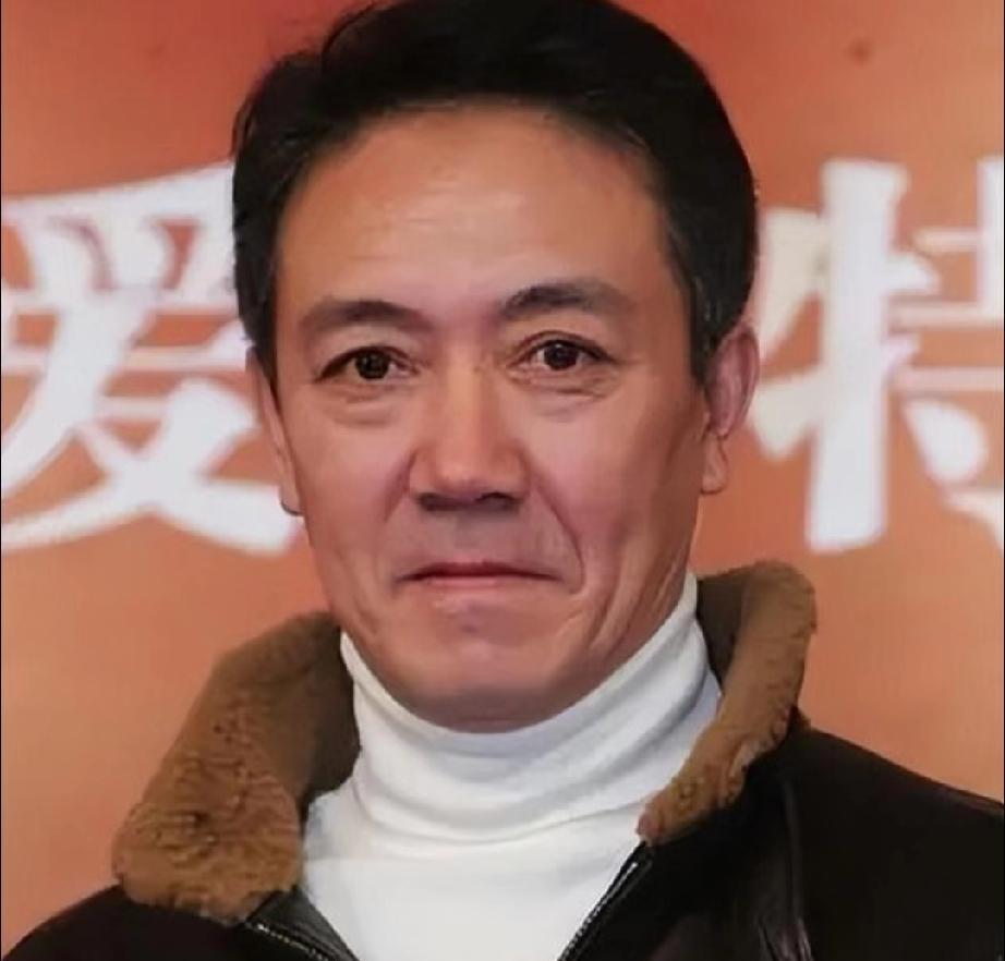 记者问李幼斌，为什么不参加综艺。他只回了一句：他们给钱啊，都奔钱去的。有人再