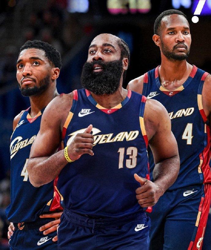 看看骑士的顶级操作：送走：加兰、德安德烈·亨特、朗佐·鲍尔引进：哈登、施罗德