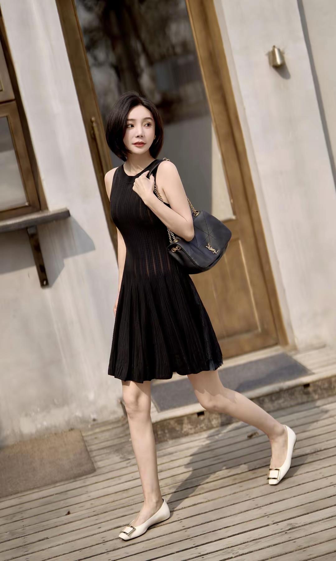 模特的底子很好，虽然有一些年纪了，但还是很漂亮