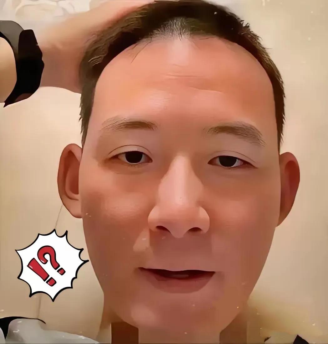 家人们，谢浩男终于露面啦！五一没法陪大妹出游，立刻喊来俩战友当“护航员”，给大妹