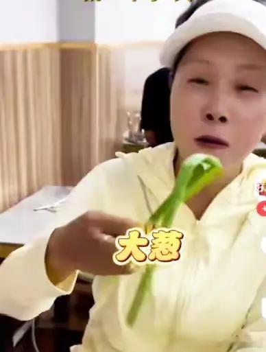 好久不见的田震最近悄悄回国了！这些年她和老公张卫宁在澳大利亚生活，住着别墅开着豪