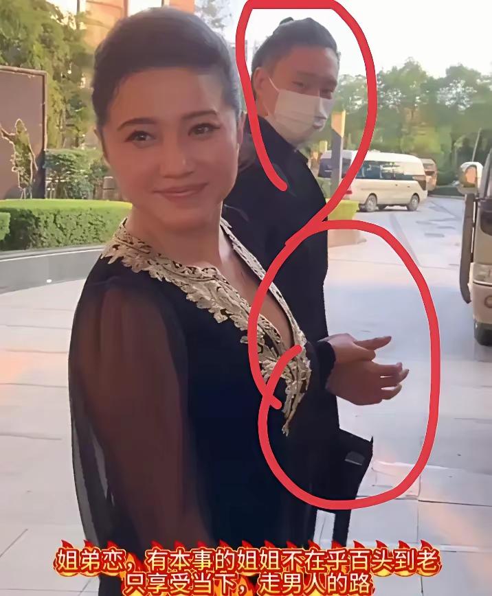 颜丙燕谈起小自己20岁的小男友时，一脸的幸福和骄傲，内心的喜悦溢于言表。在一个