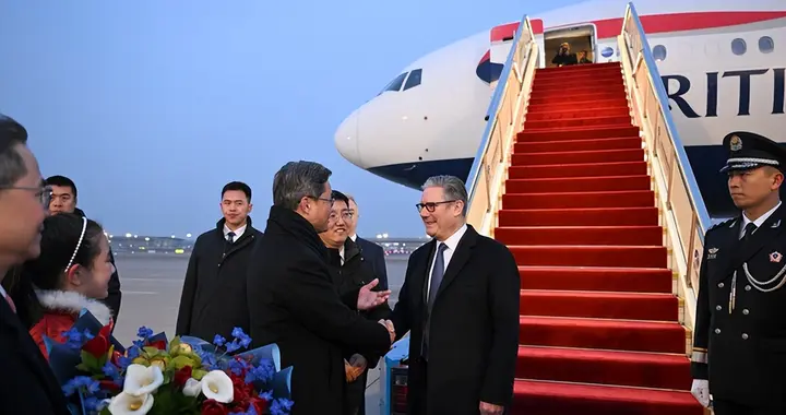 中英谈妥了, 斯塔默告别人民大会堂, 临走前通告北京, 和港台有关