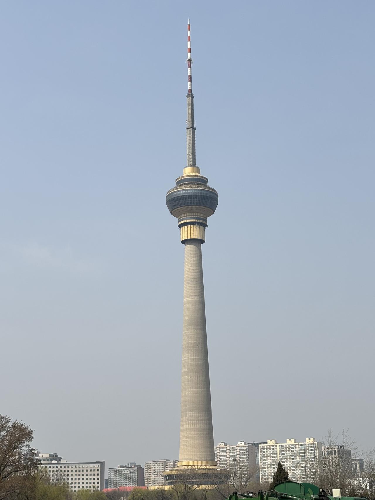 这是北京版的小蛮腰，也是北京版的东方明珠，怎么样？塔座是祈年殿的重檐结构，塔身是