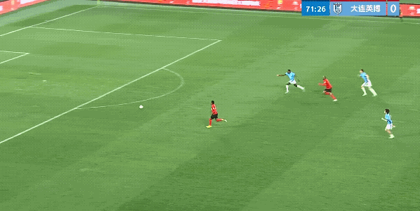 热菲尼奥啊热菲尼奥，大连英博给你这么好的反击机会，你都单刀可以射门了，结果还是没