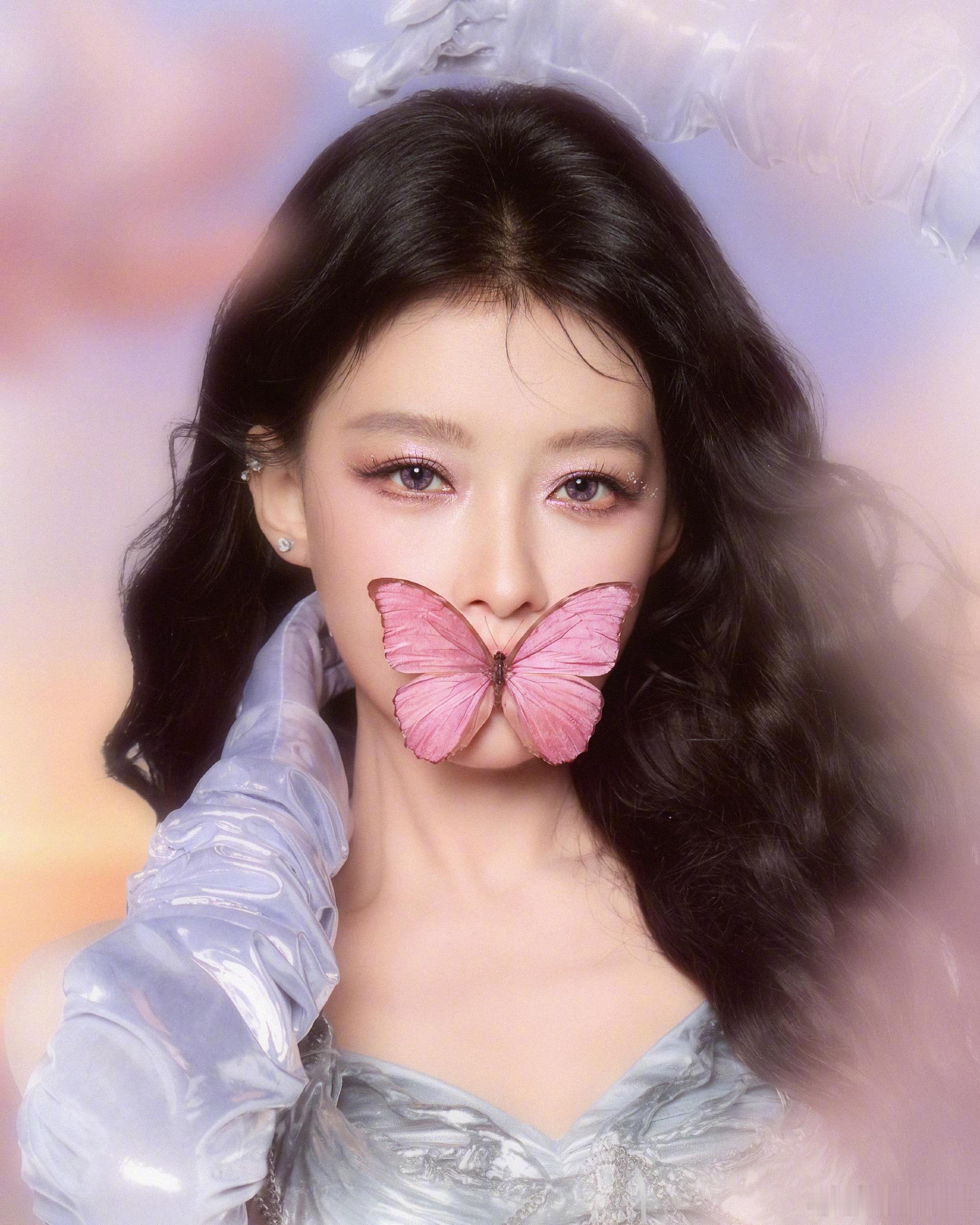 你若盛开，蝴蝶自来🦋孙怡化身银翼蝴蝶精灵，一出场便惊艳全场。孙怡花蝴蝶好养眼孙