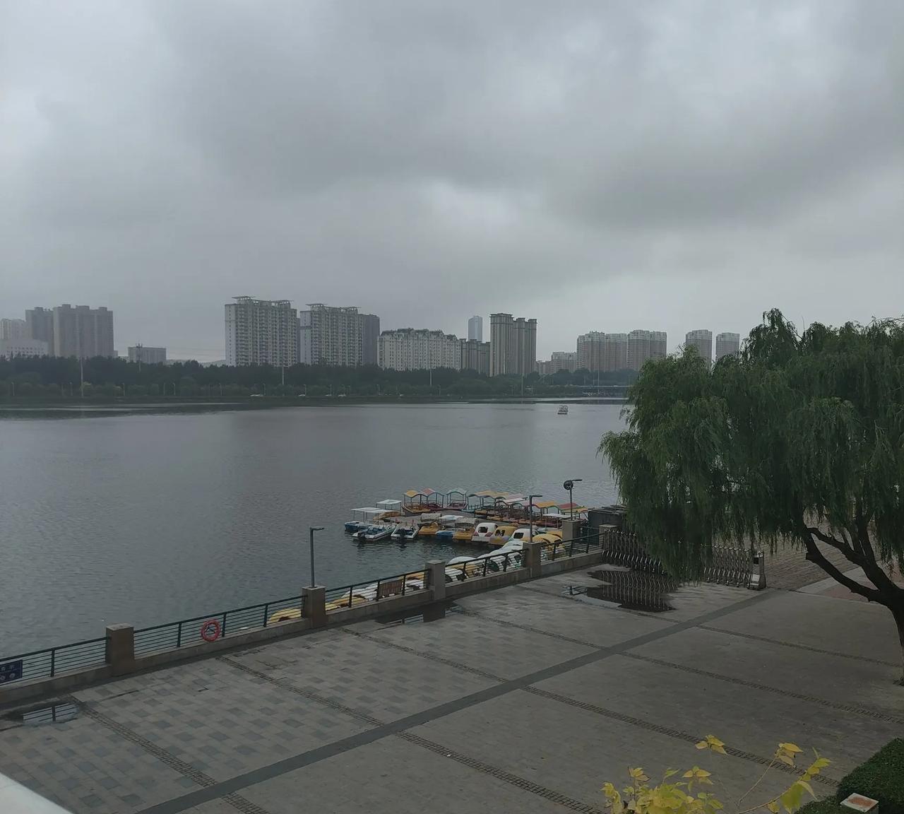 我同学82年参加高考，考上了省供销学校会计专业，毕业后分配到县供销社当会计。9