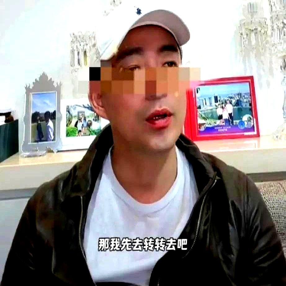 汪小菲想甩出卡让女儿买空商场，却被马筱梅一个眼神制止了。她拉开小玥儿的衣柜