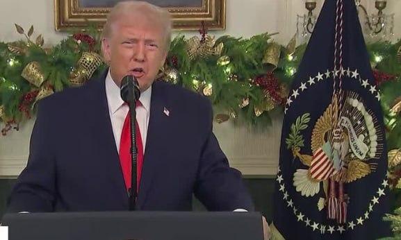 爱泼斯坦案文件被涂黑，背后水有多深？爱泼斯坦性侵丑闻曾震惊全球，现在相关案子又