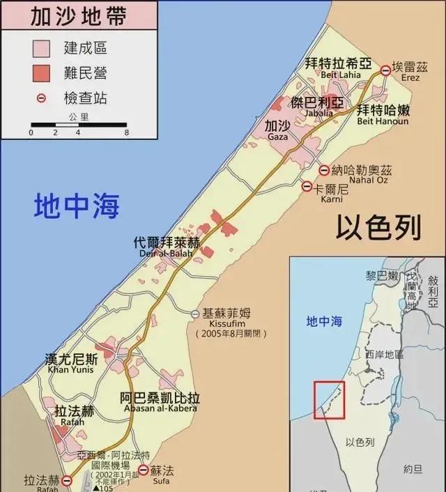 一个英国人，声泪俱下的跪下恳求埃及边防警察放他过去，他要去帮助加沙那些可怜的难民