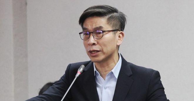 民进党钟佳滨竟如此妄称“中国在台湾人心中是敌人，你居然会把敌人比喻成亲人，难道郑