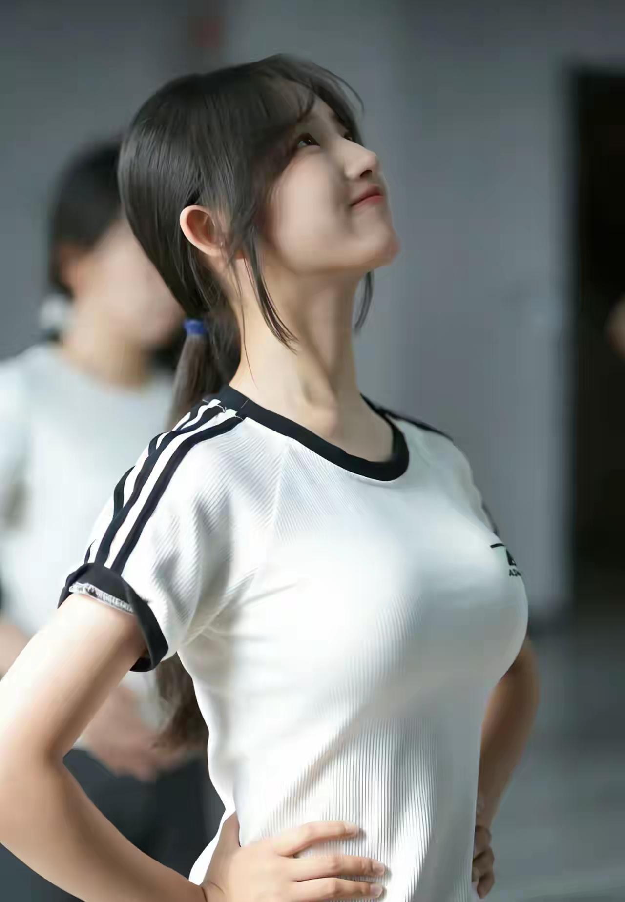 你见过最清纯的女生是什么样的