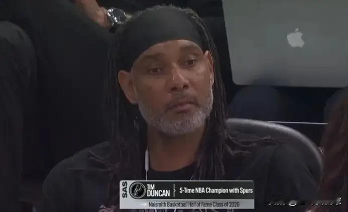 马刺传奇名宿邓肯理应获得足够多的尊重！最近NBA名宿霍华德在社媒上发文，聊到了前