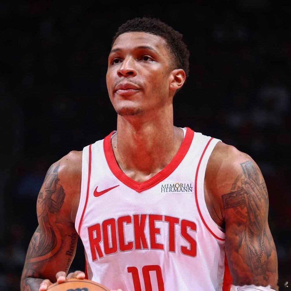 火箭队记宾克利发文说明小贾和老范的交易操作限制：“简单提醒一下：如果交易小贾巴里