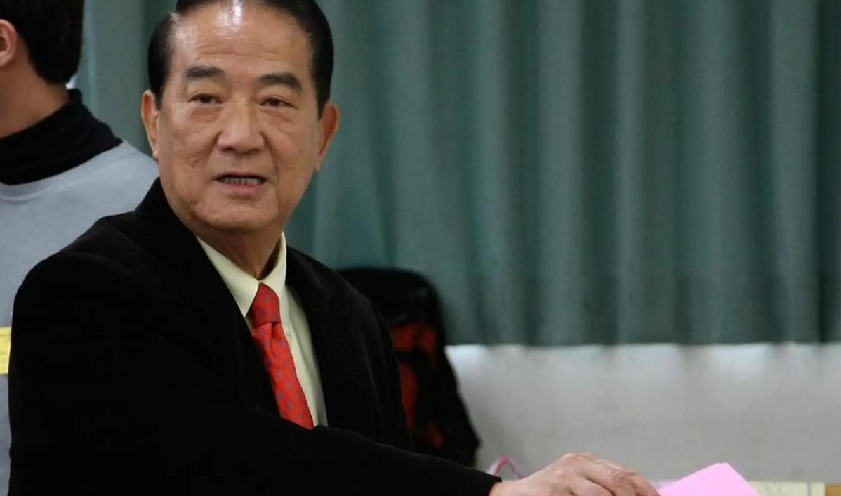 回看宋楚瑜这些年的政坛轨迹，他在岛内处境逐渐尴尬并非偶然。国民党不接纳，民进