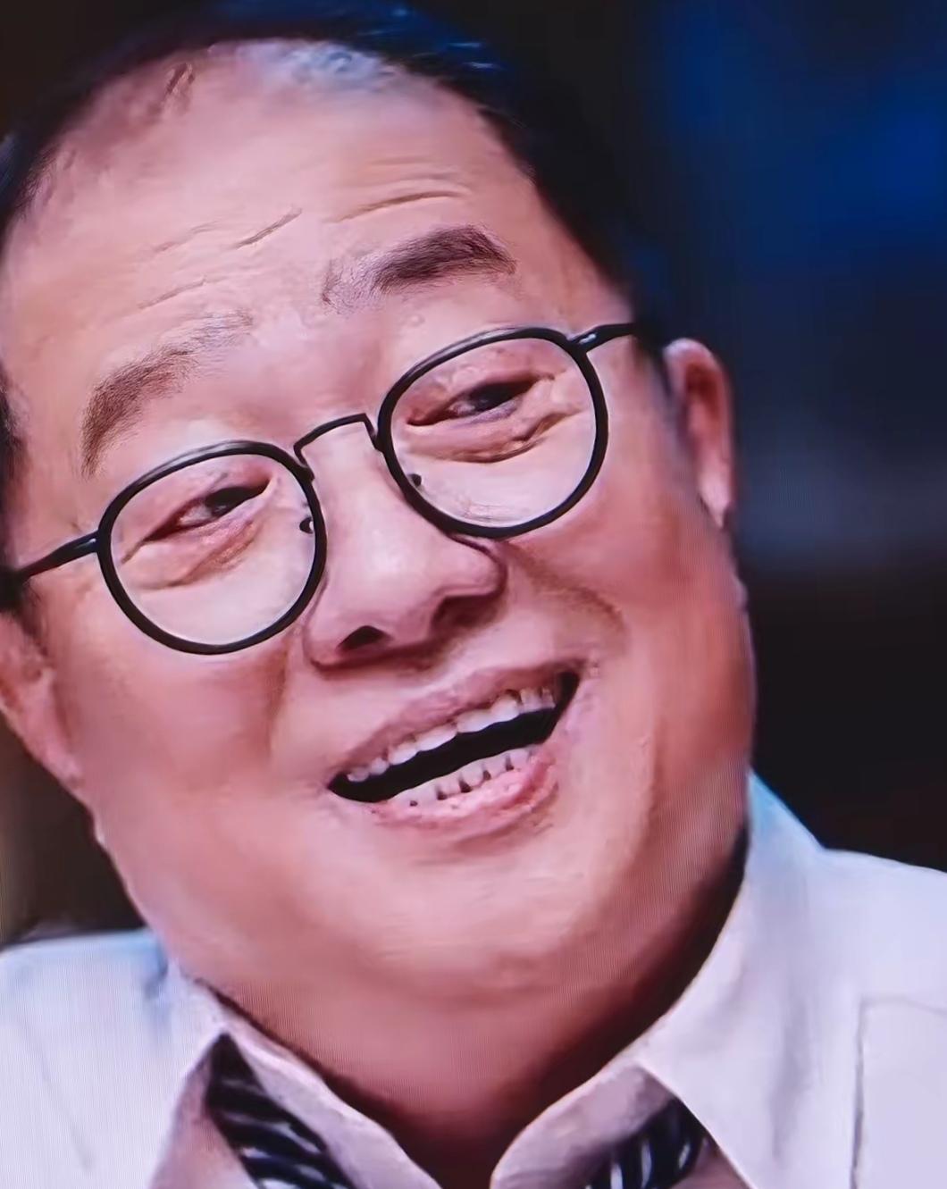 追剧巜灼灼韶华》，昨晚的剧情太有趣了！田二少怀疑白冰心的身世，就组局吃饭